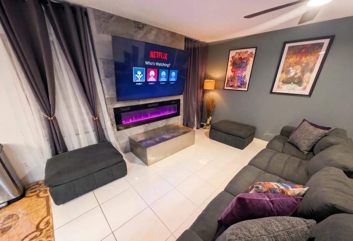 5 Min to Strip | Vegas Condo | Pool, Spa + Parking