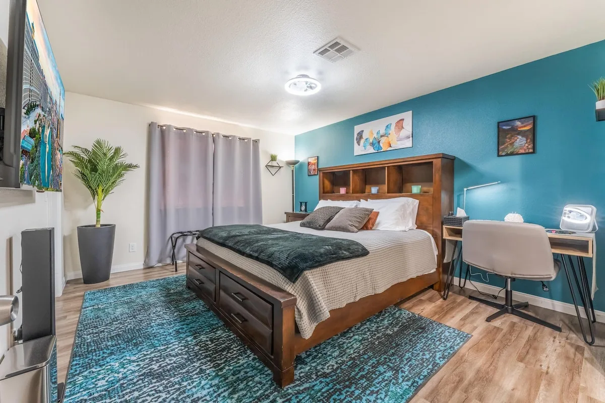 Vegas Condo Sleeps 7 | 5 Min Strip | Pool + Spa