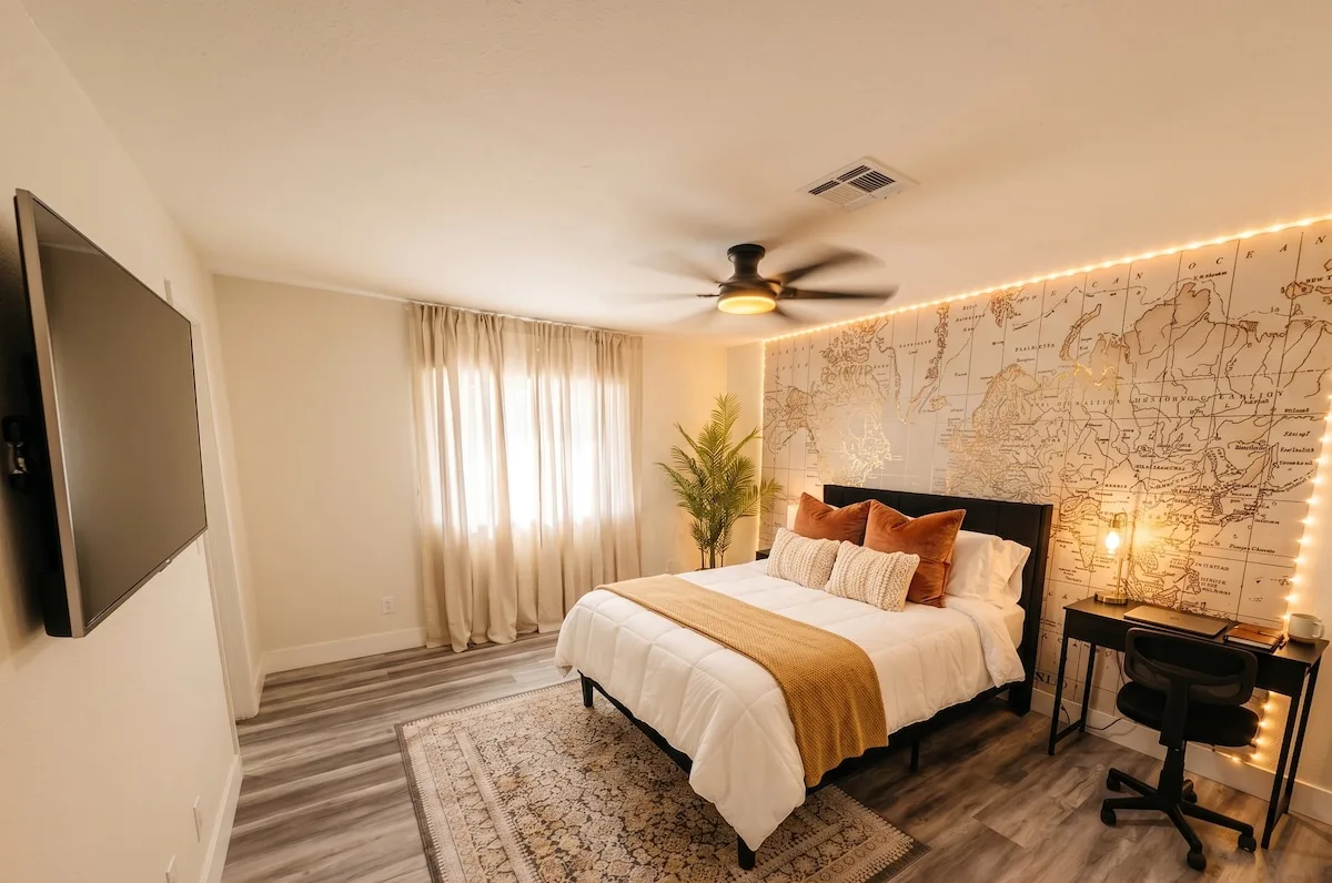 Modern Oasis | 5 Min to Strip | Sleeps 6 | Pool